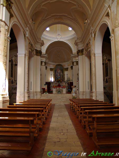 08_P5114782+.jpg - 08_P5114782+.jpg - La chiesa di S. Eusanio (XII sec.).
